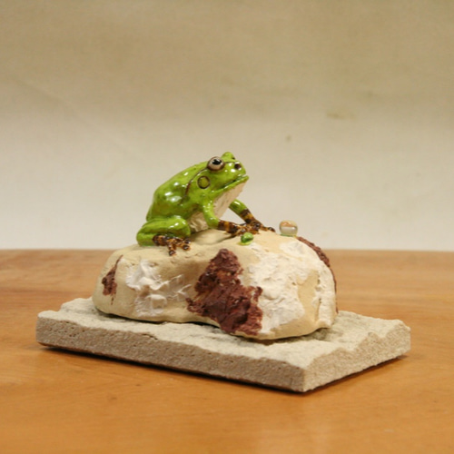 アマガエル（一匹型）陶芸作品 置物（カエル 陶 フギュア） 立体
