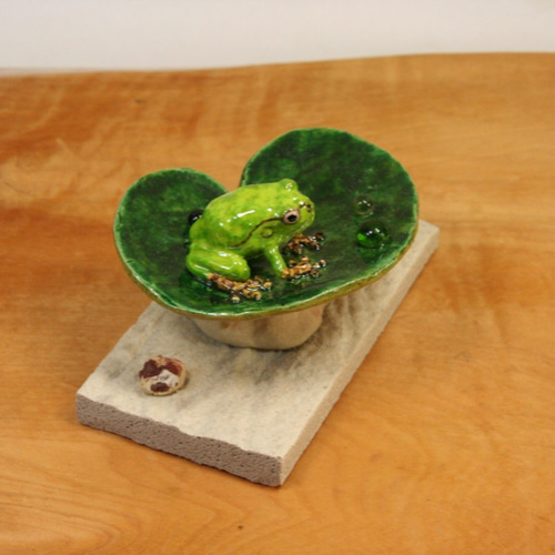 アマガエル（ふき/一匹型）陶芸作品 置物（カエル 陶 フギュア