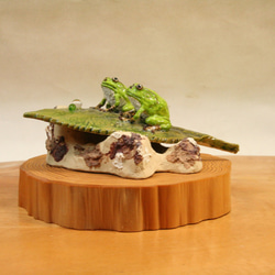 アマガエル（アジサイ/二匹型）陶芸作品　置物（カエル 陶 フギュア） 3枚目の画像