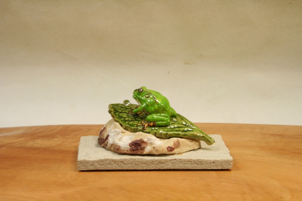 アマガエル（アジサイ/一匹型）陶芸作品　置物（カエル 陶 フギュア）