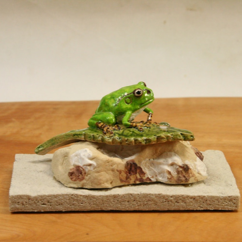 アマガエル（アジサイ/一匹型）陶芸作品 置物（カエル 陶 フギュア