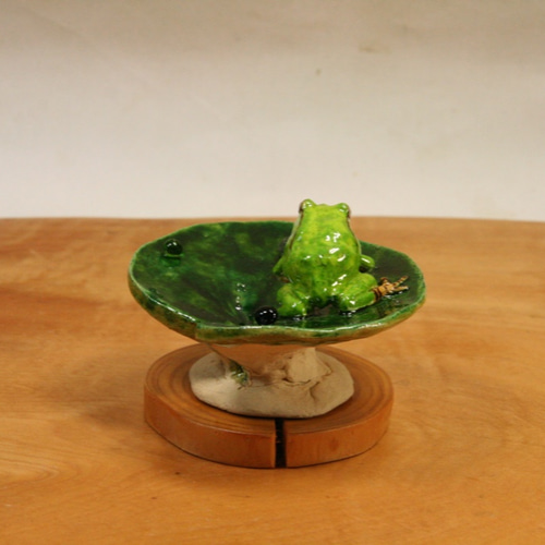 アマガエル(ふき/一匹型)木台 陶芸作品 置物(カエル 陶 アマガエル(ふき/一匹型)木台 陶芸作品 置物(カエル 陶