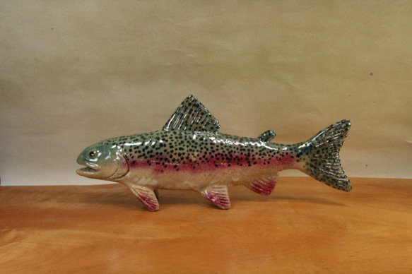 ニジマス（26cm型）・陶芸作品 置物（陶 さかな フィギュア） カスタムフィギュア 原型師 [かわいいバージョン]Cute edition 02 フィギュア オーダーメイド U1950610263(14850円)