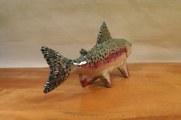 ニジマス（26cm型）・陶芸作品 置物（陶 さかな フィギュア） カスタムフィギュア 原型師 [かわいいバージョン]Cute edition 02 フィギュア オーダーメイド U1950610263(14850円)