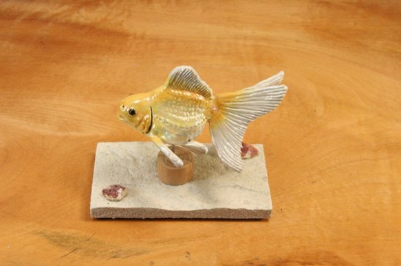 琉金・黄白（10cm型）・陶芸作品 置物（陶 さかな フィギュア） 1枚目の画像