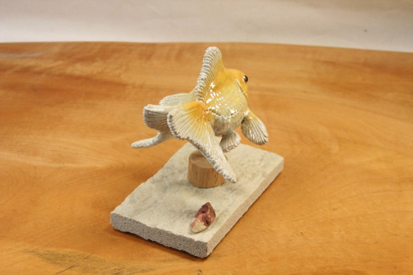 琉金・黄白（10cm型）・陶芸作品 置物（陶 さかな フィギュア） 7枚目の画像
