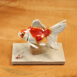 可愛い金運金魚ちゃん❤️長尾金魚、縁起物、金魚、陶器人形、置物、魚フィギュア Amazon.co.jp: ミニ金魚フィギュアセット ミニチュア金魚の置物