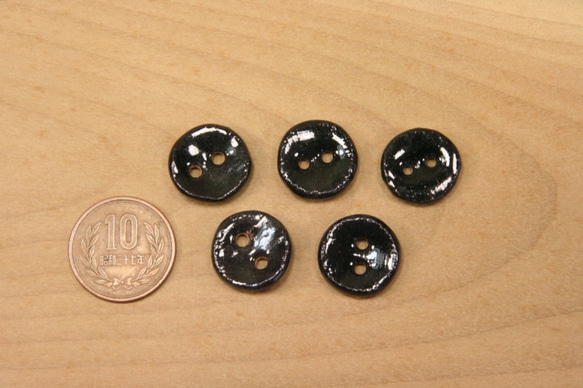陶ボタン・黒天目釉（サイズ小・約18mm） 2枚目の画像
