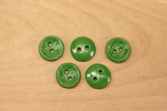 陶ボタン・緑泥（サイズ小・約18mm） 3枚目の画像
