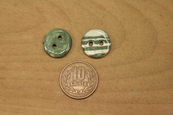 陶ボタン・緑白練込（サイズ小・約18mm） 5枚目の画像