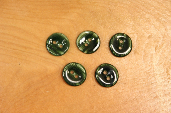 陶　ボタン・緑白練込・織部釉　（サイズ小・約18mm） 1枚目の画像