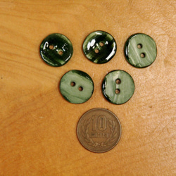 陶　ボタン・緑白練込・織部釉　（サイズ小・約18mm） 4枚目の画像