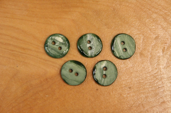 陶　ボタン・緑白練込・織部釉　（サイズ小・約18mm） 5枚目の画像