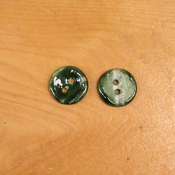 陶　ボタン・緑白練込・織部釉　（サイズ小・約18mm） 6枚目の画像