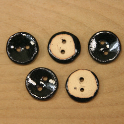 陶ボタン・黒天目釉（サイズ中・約21mm） 3枚目の画像