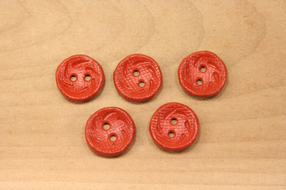 陶ボタン・赤チャラ（サイズ中・約21mm） 1枚目の画像