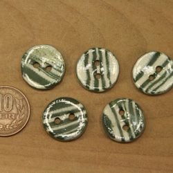 陶ボタン・緑白練込（サイズ中・約21mm） 2枚目の画像
