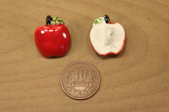 陶ボタン・りんごボタン（サイズ約24x20mm） 3枚目の画像