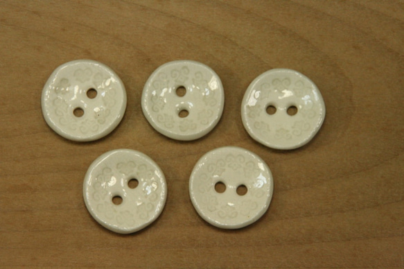 陶ボタン・半磁器土透明釉（サイズ大・約24mm） 2枚目の画像