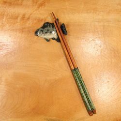 クチグロ・陶芸作品 箸置き（中）（陶 さかな） 2枚目の画像