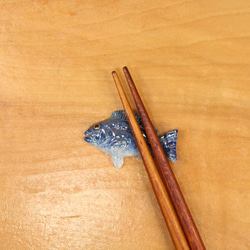 グレ/メジナ 箸置き（小）・陶芸作品（陶 さかな） 1枚目の画像