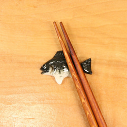 チヌ/クロダイ 箸置き（小）・陶芸作品（陶 さかな） 1枚目の画像