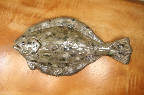 ヒラメ（31cm型）・陶芸作品 壁飾（陶 さかな） タペストリー・壁掛け