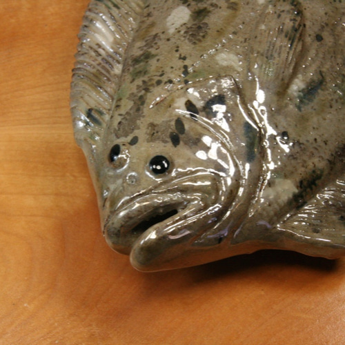 ヒラメ（31cm型）・陶芸作品 壁飾（陶 さかな） タペストリー・壁掛け