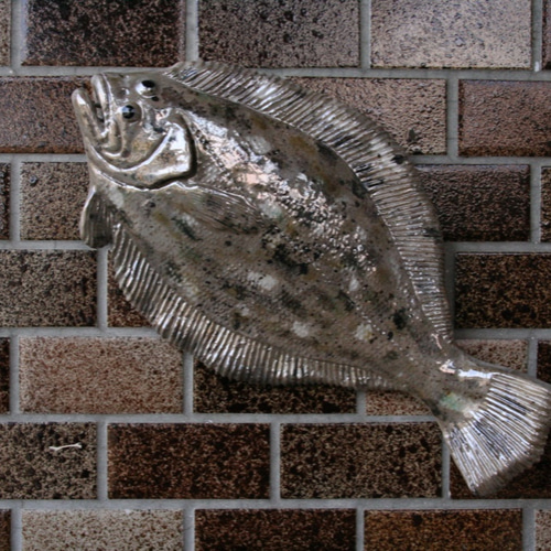 ヒラメ（31cm型）・陶芸作品 壁飾（陶 さかな） タペストリー・壁掛け