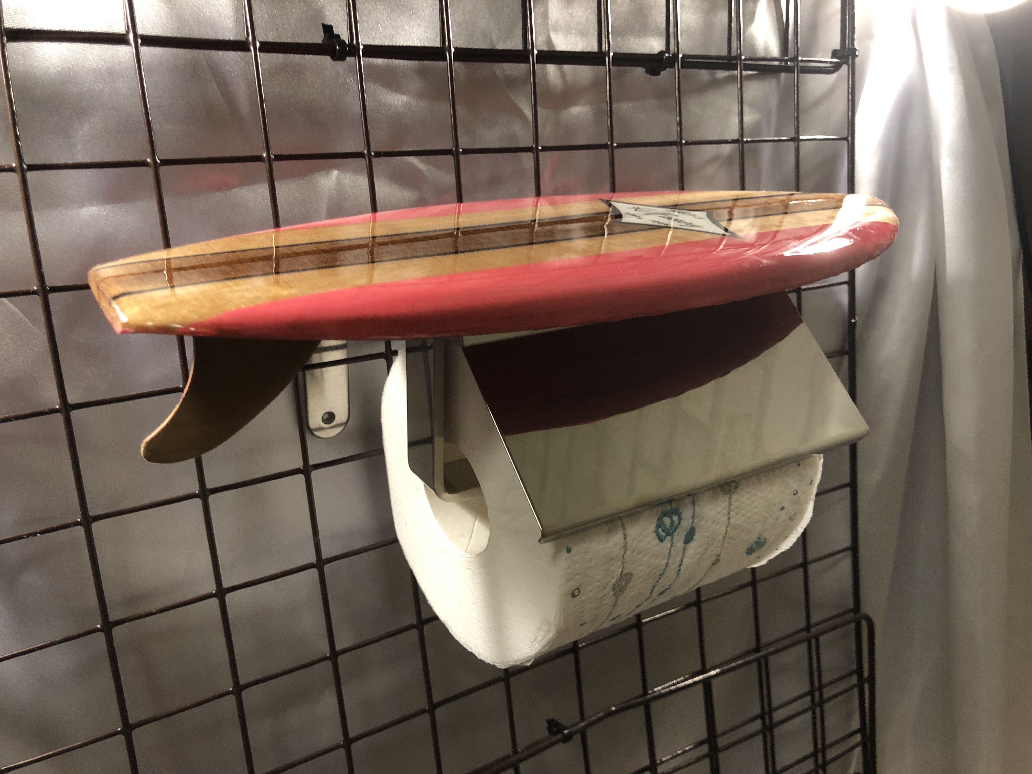 サーフボード棚付きトイレットペーパーホルダー