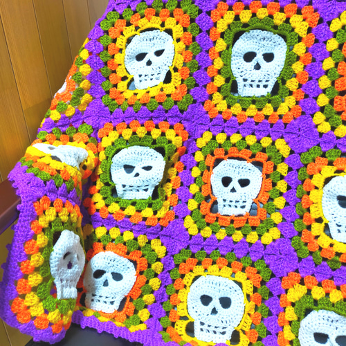 スカル　ブランケット　マルチカバー　黒　ハロウィン　ハンドメイド　編み物　手編み スカルブランケットマルチカバー黒ハロウィンハンドメイド編み物