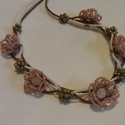 天然石ローズクォーツの花のネックレス 1枚目の画像