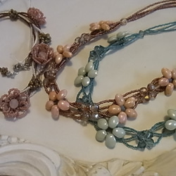 天然石ローズクォーツの花のネックレス 3枚目の画像