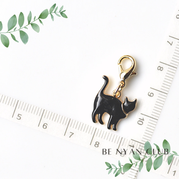 ミニフックチャーム★おしゃれキャット（黒猫）★ふっくら平面チャーム【送料無料】charm shop ＊nyanzip＊ 1枚目の画像