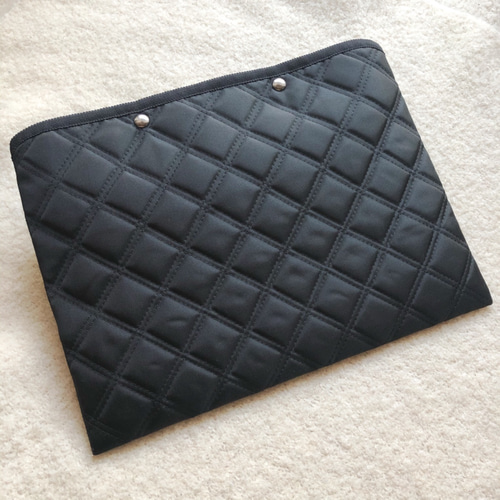 シンプル！軽い！ナイロンキルティングのパソコンケース タブレット
