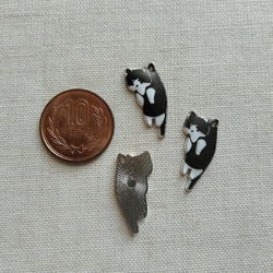 24×11mm　つかまれネコのチャーム　黒猫　５個セット　B238 2枚目の画像