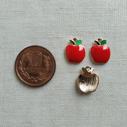 14×12mm 　ふんわり赤リンゴのチャーム　ゴールド１０個　B310 5枚目の画像