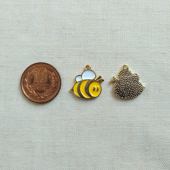 19×18mm　まんまるミツバチのチャーム　５個セット　B291 5枚目の画像