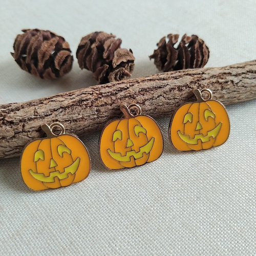 20×19mm ハロウィンカボチャのチャーム ライトオレンジ×イエロー