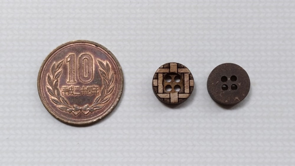 11mm　格子模様の凹形ココナツボタン　３０個　K83 3枚目の画像
