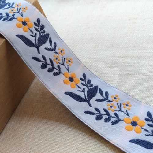 ベトナム手刺繍　テーブルクロス　花柄　リボン ベトナム手刺繍 テーブルクロス 野いちご柄 【公式通販】