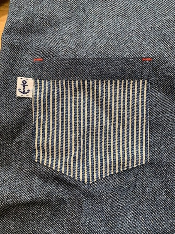 キッズエプロン＆三角巾・デニム調リバーシブルプリント（紺）収納袋付き・120サイズ　BOYS 3枚目の画像