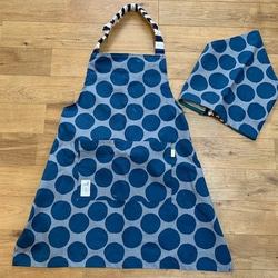 ハンドメイド・エプロン・三角巾・140~150サイズ・大きなドット紺・BOYS 1枚目の画像