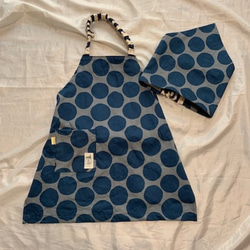 ハンドメイド・エプロン・三角巾・120.130サイズ・大きなドット紺・BOYS 1枚目の画像