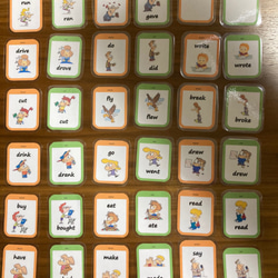 英語のフラッシュカード【現在形/過去形・神経衰弱】 おもちゃ・人形