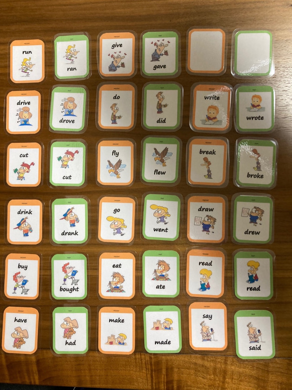 英語のフラッシュカード【現在形/過去形・神経衰弱】 おもちゃ・人形