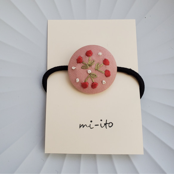 刺繍ヘアゴム　no.577　くるみボタン　《送料無料》 1枚目の画像