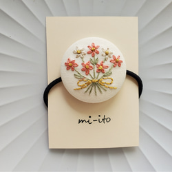 刺繍ヘアゴム　no.560 　くるみボタン　《送料無料》 1枚目の画像