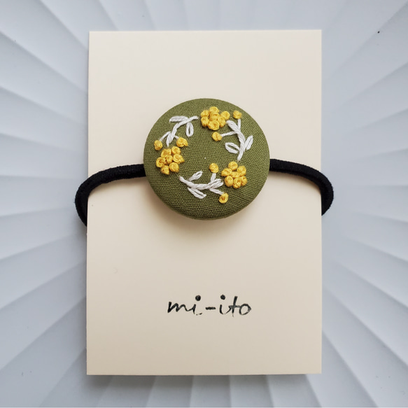 刺繍ヘアゴム　no.609　くるみボタン　《送料無料》 1枚目の画像