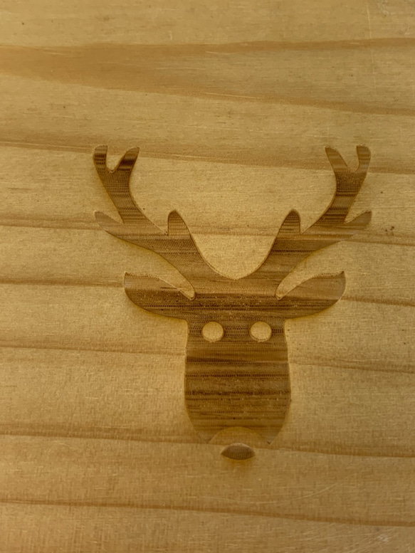 【雑貨】刻印入り　アウトドアからお家時間まで使える  小さなウッドチェア【Deer Horn Nature...】 2枚目の画像